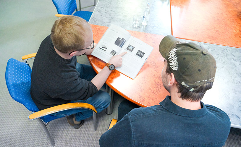 Die richtige Stromausfall-Sicherung für Ihre Kunden. Als IT-Dienstleister verlassen sich Ihre Kunden auf Sie und Ihre Arbeit. Sie stellen Unternehmen die kritische Infrastruktur zur Verfügung, die benötigt wird, dass die Arbeit überhaupt stattfinden kann. Damit einhergeht für Sie eine große Verantwortung. Mit unseren USV-Lösungen können Sie sich und Ihre Kunden für den Notfall wappnen.